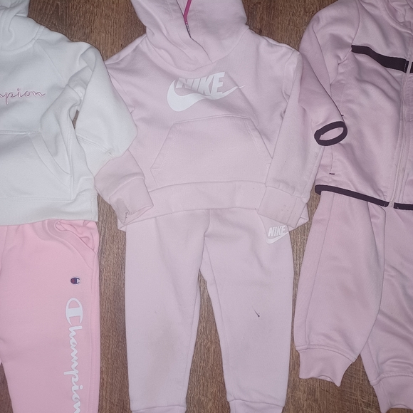 4pc Sweatsuit Bundle 2T - Picture 5 of 7